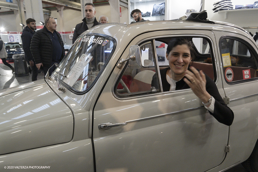 _DSF2427.jpg - 202/02/2020. Torino Lingotto Fiere. Il grande evento per gli appassionati di motori si Ã¨ chiuso domenica 2 febbraio con oltre 73.000 visitatori accorsi al Lingotto Fiere e allâ€™Oval di Torino, che nei quattro giorni hanno ospitato piÃ¹ di 1.200 espositori e circa 3.300 vetture tra instant-classic Anni â€™90, lussuose berline tedesche, affascinanti spider due posti, inarrestabili 4x4 e ancora, leggerissime moto da trial spagnole, iconiche Delta con livrea Martini Racing e sfrontate vetture da rally. Nella foto la Sindaca Chiara Appendino in visita agli stand della mostra