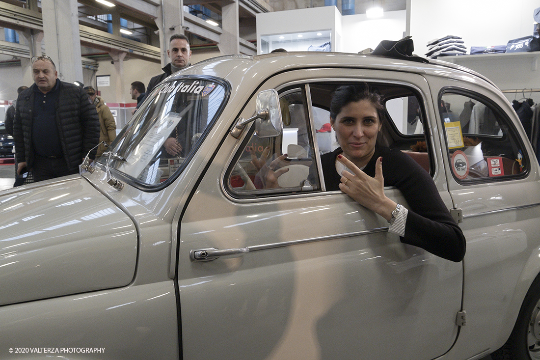 _DSF2434.jpg - 202/02/2020. Torino Lingotto Fiere. Il grande evento per gli appassionati di motori si Ã¨ chiuso domenica 2 febbraio con oltre 73.000 visitatori accorsi al Lingotto Fiere e allâ€™Oval di Torino, che nei quattro giorni hanno ospitato piÃ¹ di 1.200 espositori e circa 3.300 vetture tra instant-classic Anni â€™90, lussuose berline tedesche, affascinanti spider due posti, inarrestabili 4x4 e ancora, leggerissime moto da trial spagnole, iconiche Delta con livrea Martini Racing e sfrontate vetture da rally. Nella foto la Sindaca Chiara Appendino in visita agli stand della mostra