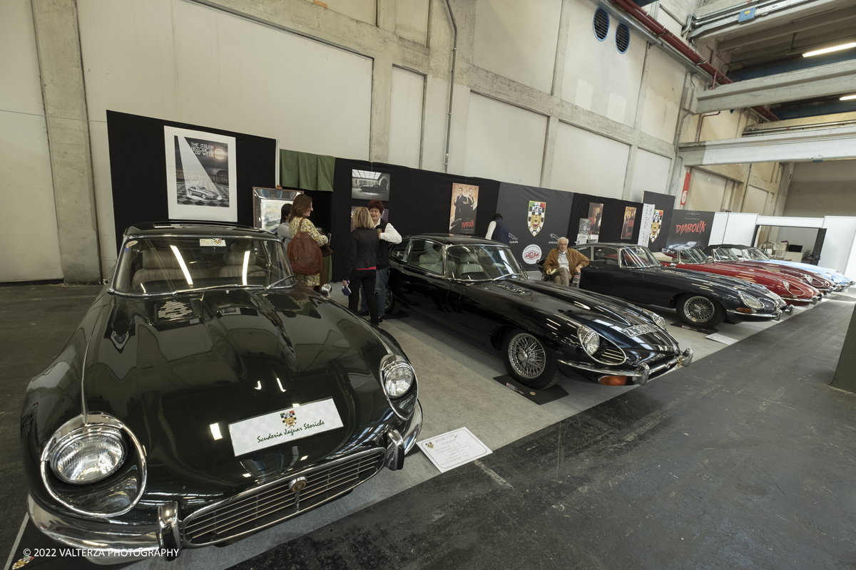 _DSF5055.jpg - 28/04/2022. Torino. Ritorna AutomotoretrÃ² e Automotoracing la doppia rassegna dedicata alle auto storiche, sportive, elaborate e da competizione. Nella foto lo stand della scuderia Jaguar Storiche