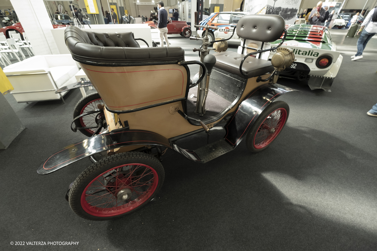 _DSF5160.jpg - 28/04/2022. Torino. Ritorna AutomotoretrÃ² e Automotoracing la doppia rassegna dedicata alle auto storiche, sportive, elaborate e da competizione. Nella foto De Dion Bouton 1898