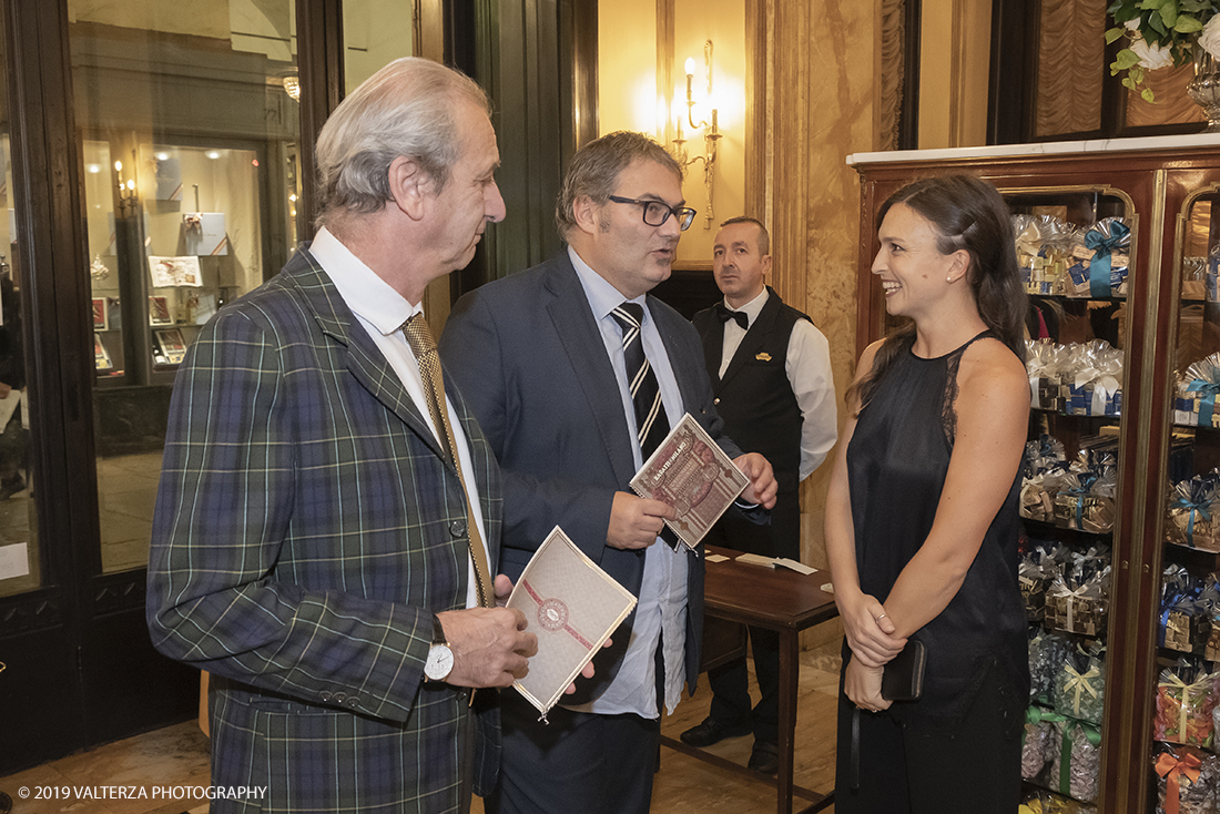 _DSF2729.jpg - 29/10/2019. Torino. Da oggi in libreria â€œUna grande storia del gusto a Torinoâ€� edito da Rizzoli. Un omaggio a Torino, alla grande tradizione di eccellenza cioccolatiera e dolciaria dell'azienda e del fermento culturale di cui Ã¨ sempre stato testimone il CaffÃ¨ Baratti & Milano di Piazza Castello e della Galleria Subalpina! Nella foto la "padrona di casa" dÃ  il benvenuto  ad alcuni dei selezionati ospiti intervenuti all'envento.