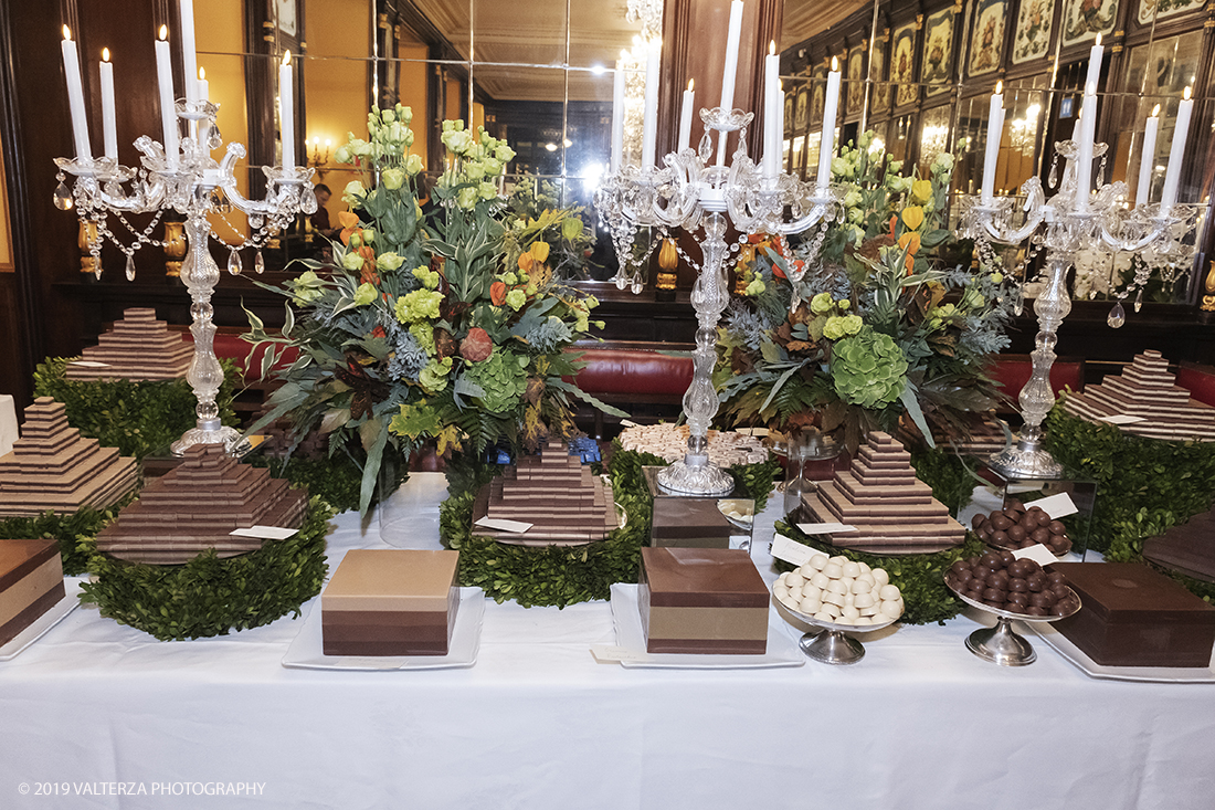 _DSF2756.jpg - 29/10/2019. Torino. Da oggi in libreria â€œUna grande storia del gusto a Torinoâ€� edito da Rizzoli. Un omaggio a Torino, alla grande tradizione di eccellenza cioccolatiera e dolciaria dell'azienda e del fermento culturale di cui Ã¨ sempre stato testimone il CaffÃ¨ Baratti & Milano di Piazza Castello e della Galleria Subalpina! Nella foto un buffet della festa.