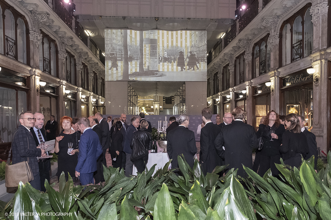 _DSF2842.jpg - 29/10/2019. Torino. Da oggi in libreria â€œUna grande storia del gusto a Torinoâ€� edito da Rizzoli. Un omaggio a Torino, alla grande tradizione di eccellenza cioccolatiera e dolciaria dell'azienda e del fermento culturale di cui Ã¨ sempre stato testimone il CaffÃ¨ Baratti & Milano di Piazza Castello e della Galleria Subalpina! Nella foto un momento della festa.