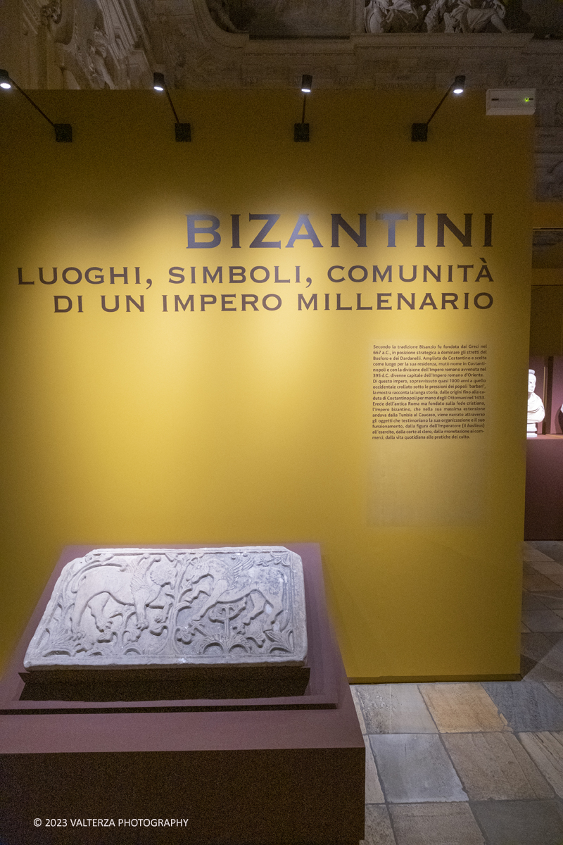 _DSF4330.jpg - 09/05/2023. Torino. In esposizzione dal 10 Maggio al 28 Agosto 2023 Oltre 350 opere - sculture, mosaici, affreschi, vasellami, sigilli e monete, straordinari manufatti in ceramica, smalti, oggetti dâ€™argento, preziose gemme e oreficerie, pregevoli elementi architettonici. Nella foto l'area di ingresso alla mostra