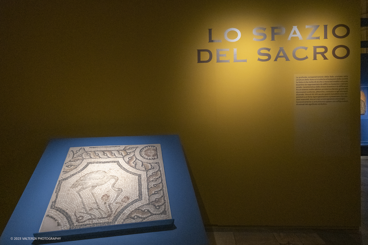 _DSF4533.jpg - 09/05/2023. Torino. In esposizzione dal 10 Maggio al 28 Agosto 2023 Oltre 350 opere - sculture, mosaici, affreschi, vasellami, sigilli e monete, straordinari manufatti in ceramica, smalti, oggetti dâ€™argento, preziose gemme e oreficerie, pregevoli elementi architettonici. Nella foto area tematica Lo spazio del sacro (arredo liturgico e iscrizioni funerarie)