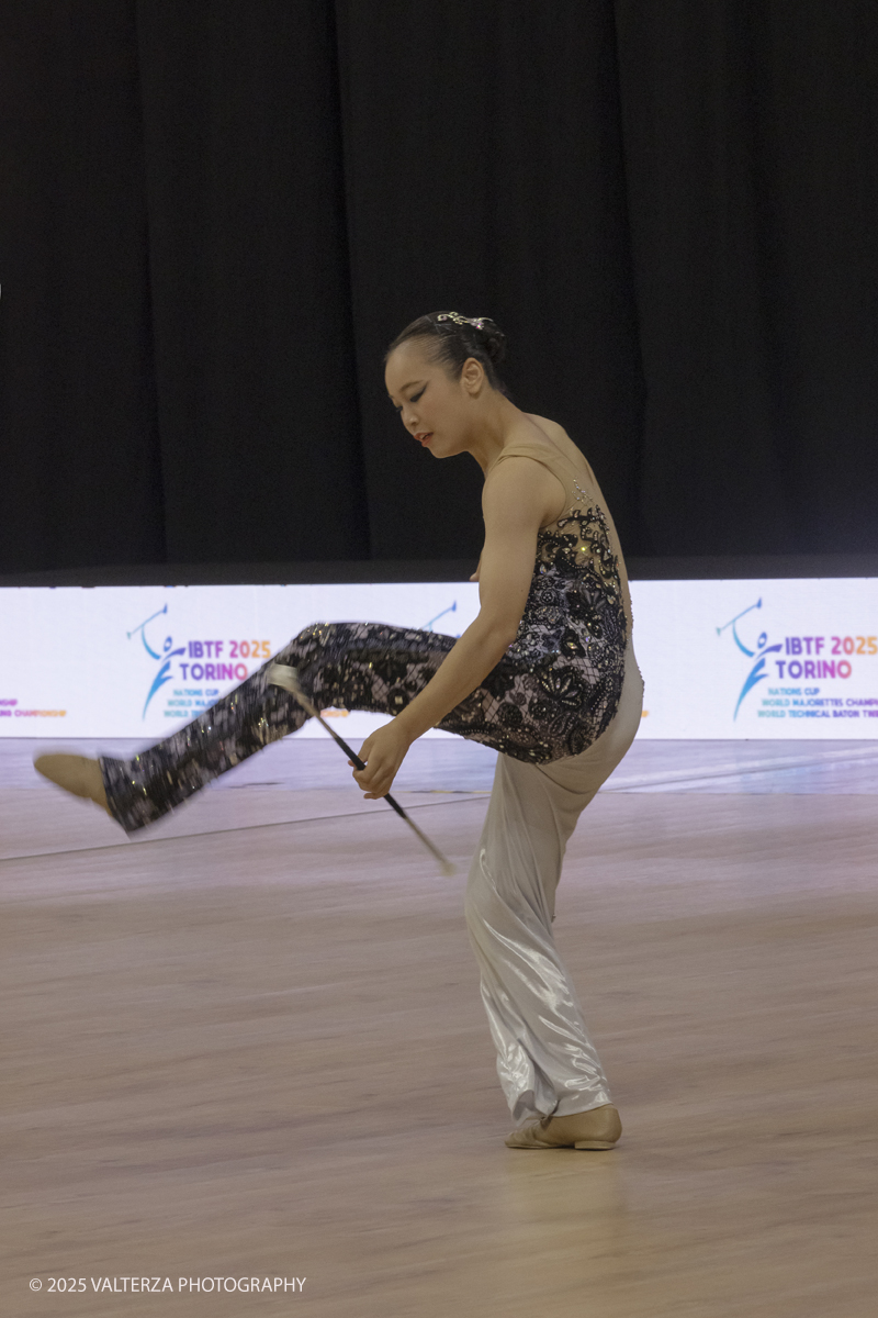 _G5A7569.jpg - 09/08/2025. Torino. Campionato del mondo di Twirling!  â€œ2025 IBTF "Technical Baton Twirling Championship, August 8 - August 10  â€œLâ€™esibizione della campionessa  giapponese  Yuri ANAN nella specialitÃ  â€œArtistic twirl Jr. women World