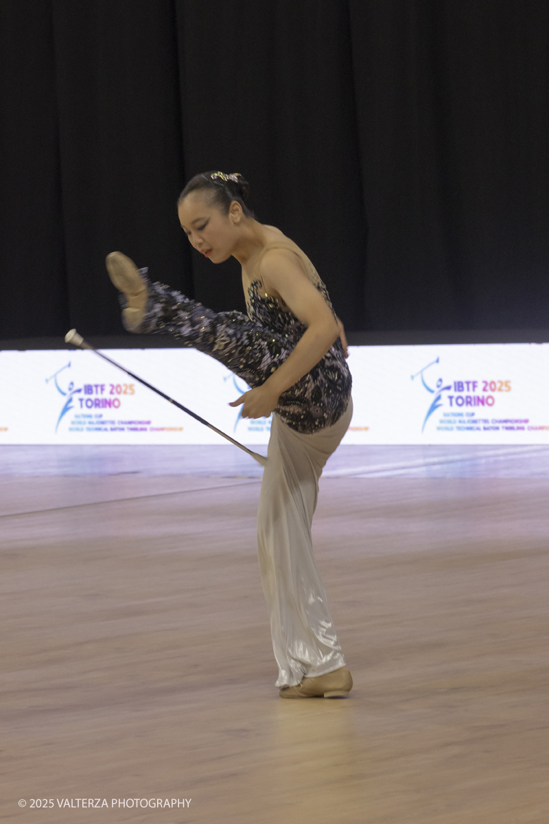 _G5A7571.jpg - 09/08/2025. Torino. Campionato del mondo di Twirling!  â€œ2025 IBTF "Technical Baton Twirling Championship, August 8 - August 10  â€œLâ€™esibizione della campionessa  giapponese  Yuri ANAN nella specialitÃ  â€œArtistic twirl Jr. women World