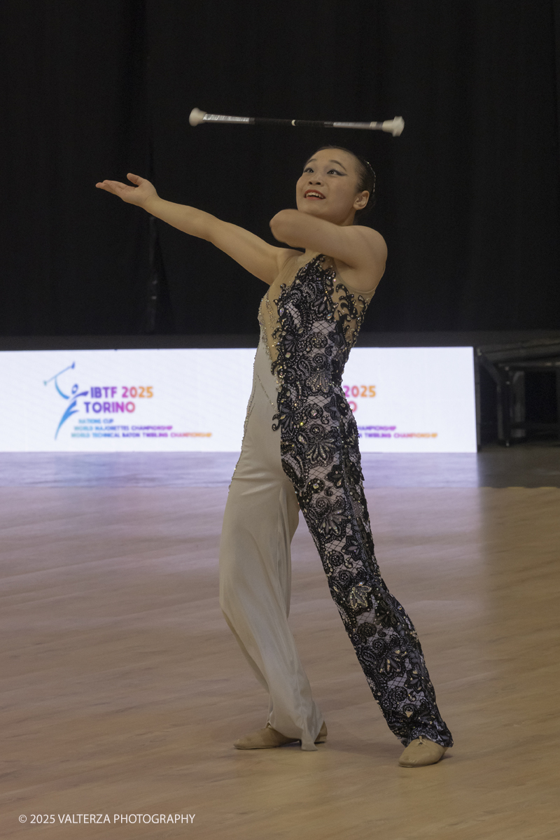 _G5A7809.jpg - 09/08/2025. Torino. Campionato del mondo di Twirling!  â€œ2025 IBTF "Technical Baton Twirling Championship, August 8 - August 10  â€œLâ€™esibizione della campionessa  giapponese  Yuri ANAN nella specialitÃ  â€œArtistic twirl Jr. women World