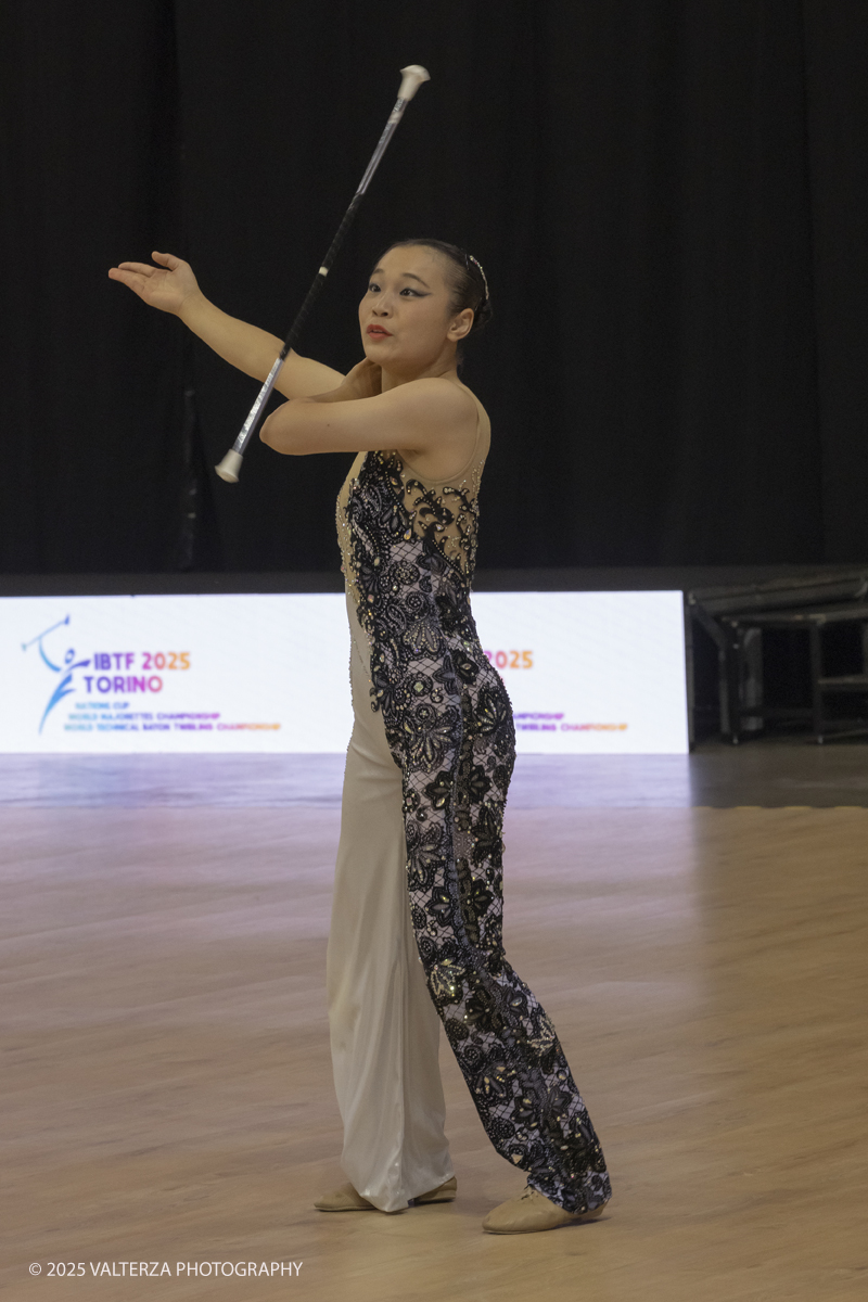 _G5A7813.jpg - 09/08/2025. Torino. Campionato del mondo di Twirling!  â€œ2025 IBTF "Technical Baton Twirling Championship, August 8 - August 10  â€œLâ€™esibizione della campionessa  giapponese  Yuri ANAN nella specialitÃ  â€œArtistic twirl Jr. women World