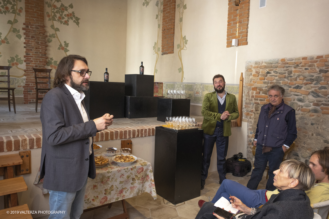 _DSF3430.jpg - 04/11/2019. Romano Canavese. Le cantine Gnavi presentano, nel fascinoso ristorante Liberty Le Jardin Fleuri,il nuovo Vermouth creato con base di Vino Erbaluce di Caluso il nuovo Vermouth "" Don Guglielmo" Nella foto un momento della presentazione del nuovo vermouth "Don Gugliemo" l'interveto di Federico Ricatto coautore della creazione del nuovo prodotto.