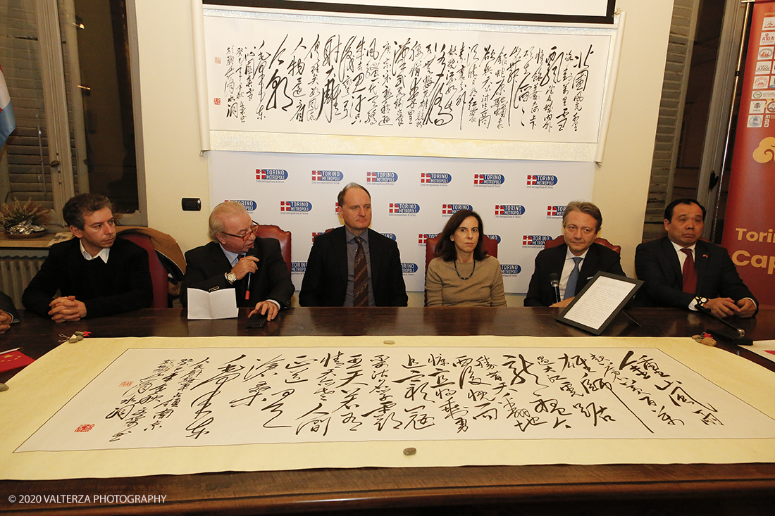 _X9B1194.jpg - 24/01/2020. Torino. Torino festeggia il Capodanno Cinese. Le 10 associazioni che riuniscono la comunitÃ  cinese di Torino hanno organizzato dal 24 al 26 gennaio un ricco programma di appuntamenti ed eventi per celebrare la festa piÃ¹ importante nel paese del Dragone. Nella foto un momento della consegna dei premi internazionali Italia-Cina