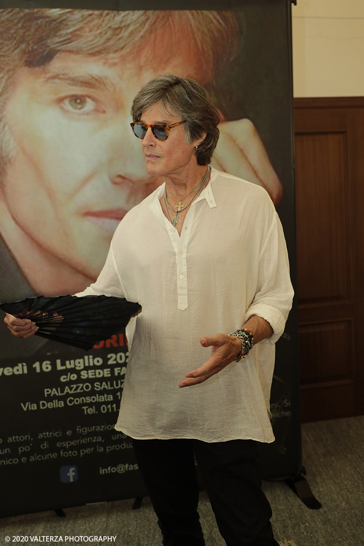 _G3I3499.jpg - 16/07/2020. Torino. Tutti in coda, dalle 10 del mattino davanti a Palazzo Saluzzo Paesana, per il casting del nuovo film diretto da Ronn Moss . Un film che si intitola Â«Viaggio a sorpresaÂ» e che verrÃ  girato da settembre in Puglia. Il casting Ã¨ organizzato dalla torinese CDH Cinema District Hub di Mirella Rocca e Domenico Barbano. Nella foto Ronn Moss