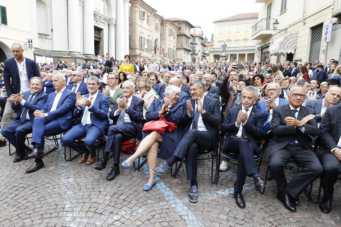 _G3I4960.jpg - 20/09/2019. Bra. Inaugurazione di Cheese 2019 con la presenza della ministra dell'agricoltura Teresa Bellanova.. Nella foto piazza Caduti della libertÃ  gremita per l'evento.