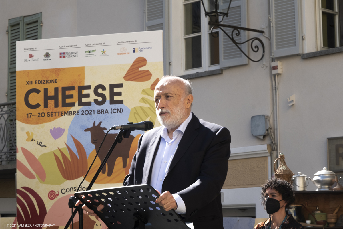 _DSF1480.jpg - 17/09/2021. Bra. Cheese, la manifestazione internazionale dedicata alle forme del latte, si tiene a Bra (Cn) dal 17 al 20 settembre 2021. Nella foto l'intervento di Carlo Petrini Presidente di Slow Food