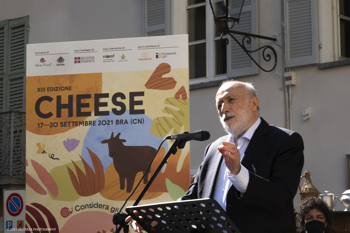 _DSF1487.jpg - 17/09/2021. Bra. Cheese, la manifestazione internazionale dedicata alle forme del latte, si tiene a Bra (Cn) dal 17 al 20 settembre 2021. Nella foto l'intervento di Carlo Petrini Presidente di Slow Food