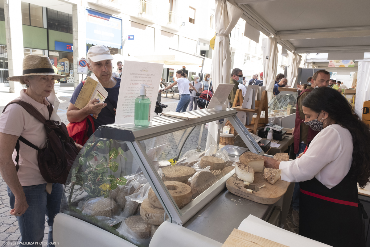 _DSF1684.jpg - 17/09/2021. Bra. Cheese Ã¨  la piÃ¹ importante fiera italiana dedicata al formaggio ai latticini ed al latte crudo. Nella foto stand di presidi slow food, nello specifico quello di Angela Saba insignita del premio di Resistenza Casearia