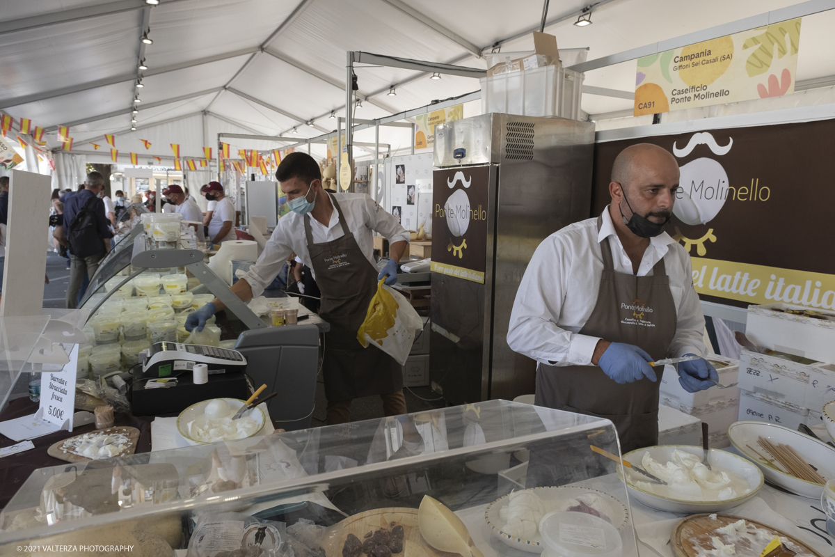 _DSF1701.jpg - 17/09/2021. Bra. Cheese Ã¨  la piÃ¹ importante fiera italiana dedicata al formaggio ai latticini ed al latte crudo. Nella foto stand di una delle due aree denominate Mercato del Formaggio