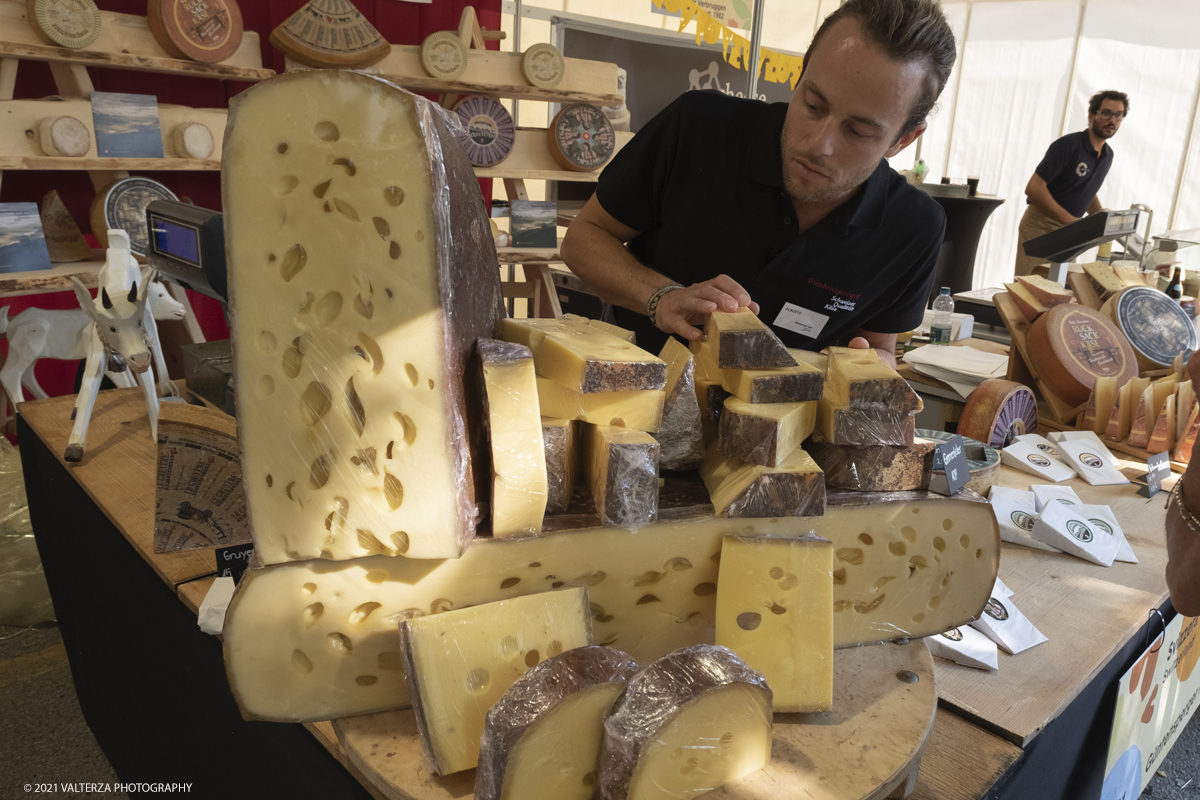 _DSF1811.jpg - 17/09/2021. Bra. Cheese Ã¨  la piÃ¹ importante fiera italiana dedicata al formaggio ai latticini ed al latte crudo. Nella foto stand di affinatori di formaggi