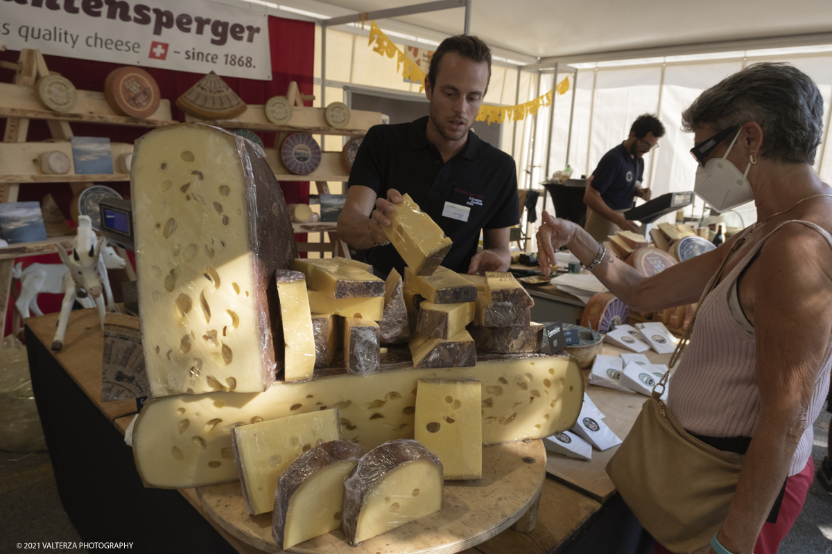 _DSF1814.jpg - 17/09/2021. Bra. Cheese Ã¨  la piÃ¹ importante fiera italiana dedicata al formaggio ai latticini ed al latte crudo. Nella foto stand di affinatori di formaggi