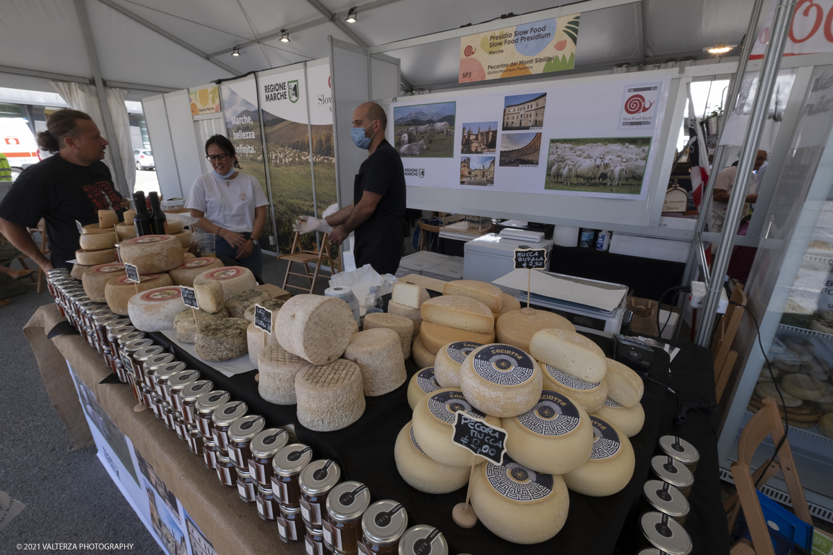 _DSF7372.jpg - 17/09/2021. Bra. Cheese Ã¨  la piÃ¹ importante fiera italiana dedicata al formaggio ai latticini ed al latte crudo. Nella foto stand dedicati ai formaggi delle diverse regioni italiane.