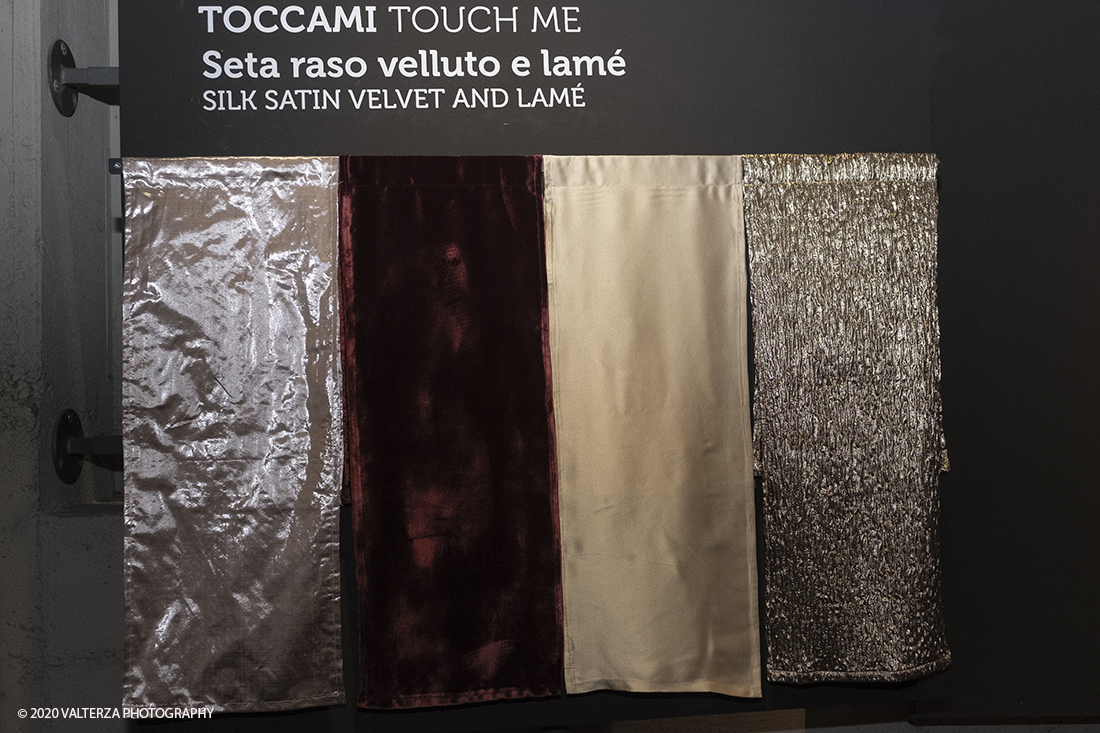 _DSF5203.jpg - 13/02/2020.Torino. In occasione del progetto "Torino cittÃ  del cinema 2020 . Un film lungo un anno"  Il Museo nazionale del Cinema presenta in anteprima asssoluta una mostra dove cinema, arte, moda si fondono per celebrare la straordinaria Sartoria Annamode. Nella foto campioni di seta, raso, velluto e lamÃ¨