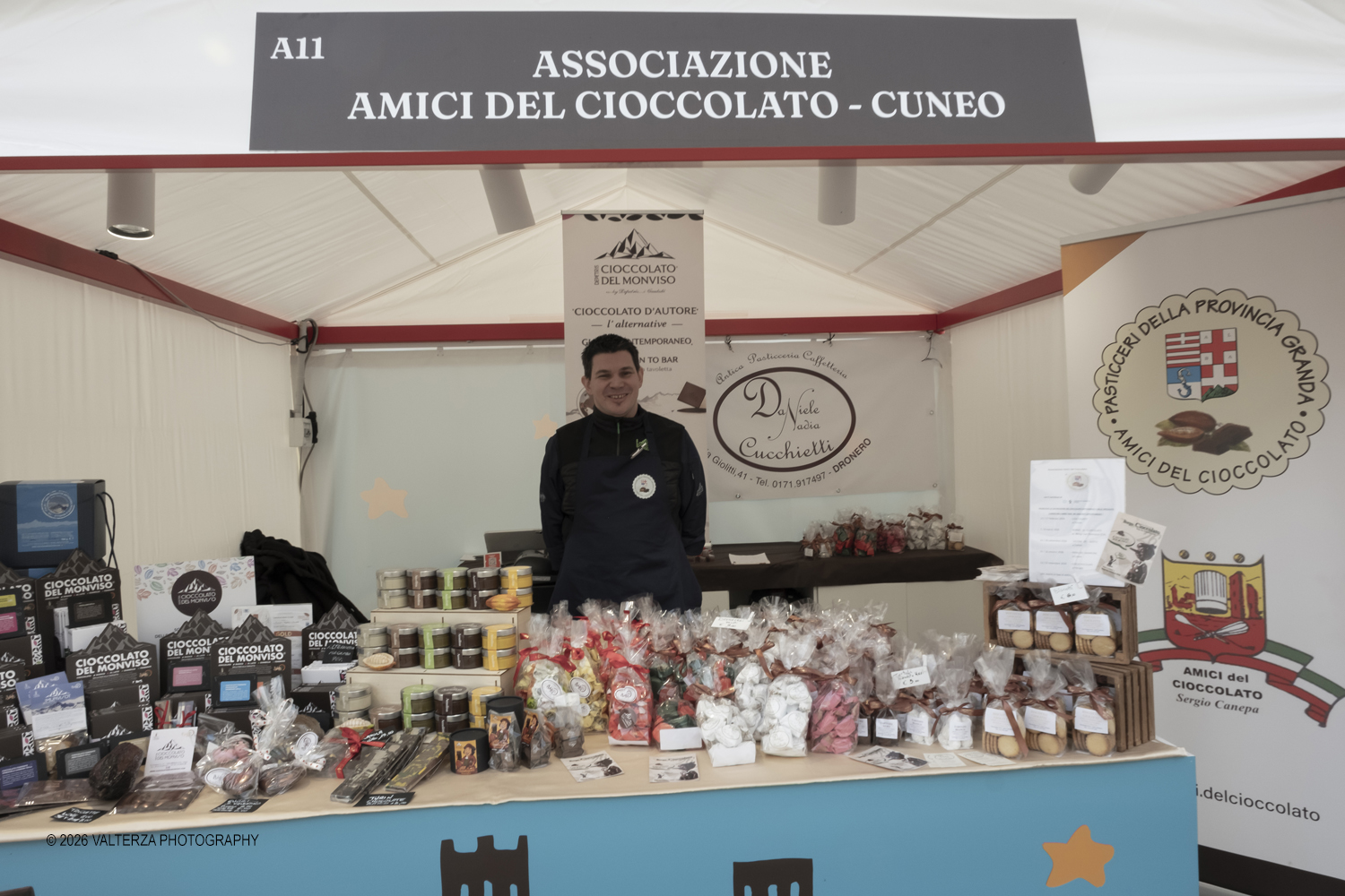 DSCF1570.jpg - 13/02/2026. Torino. CioccolaTÃ² 2026 si presenta come una conferma del format rinnovato lo scorso anno, ma fedele alla sua anima originaria: mettere al centro la qualitÃ  artigianale, la filiera, lâ€™innovazione e la cultura del cacao. Nella foto stand cuneese di fans del cioccolato