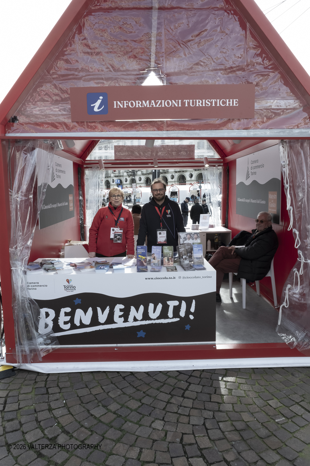 DSCF1595.jpg - 13/02/2026. Torino. CioccolaTÃ² 2026 si presenta come una conferma del format rinnovato lo scorso anno, ma fedele alla sua anima originaria: mettere al centro la qualitÃ  artigianale, la filiera, lâ€™innovazione e la cultura del cacao. Nella foto l'info point