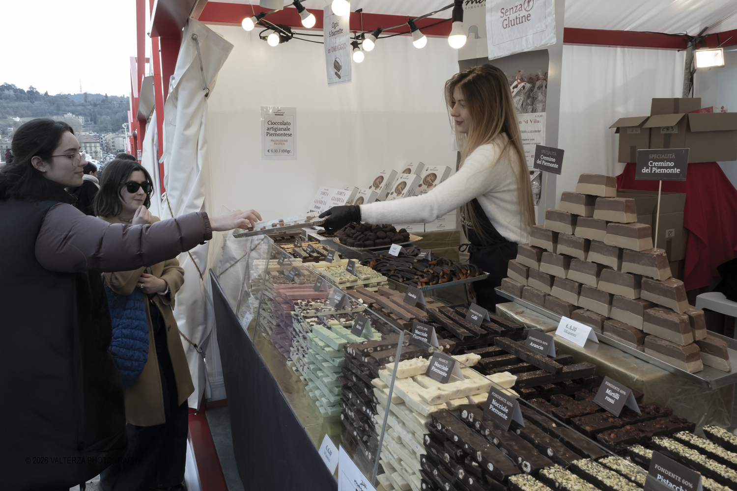 DSCF1607.jpg - 13/02/2026. Torino. CioccolaTÃ² 2026 si presenta come una conferma del format rinnovato lo scorso anno, ma fedele alla sua anima originaria: mettere al centro la qualitÃ  artigianale, la filiera, lâ€™innovazione e la cultura del cacao. Nella foto in giro per assaggini