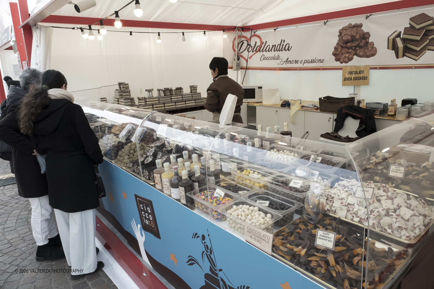 DSCF1629.jpg - 13/02/2026. Torino. CioccolaTÃ² 2026 si presenta come una conferma del format rinnovato lo scorso anno, ma fedele alla sua anima originaria: mettere al centro la qualitÃ  artigianale, la filiera, lâ€™innovazione e la cultura del cacao. Nella foto in giro tra gli stand per fare shopping di cioccolato