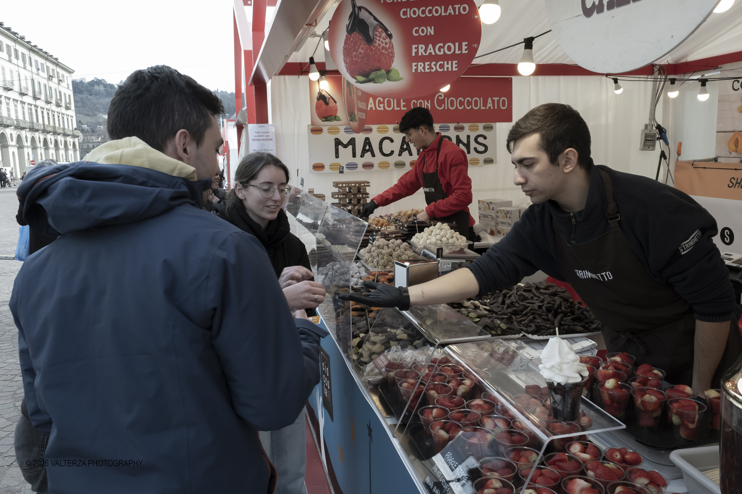 DSCF1654.jpg - 13/02/2026. Torino. CioccolaTÃ² 2026 si presenta come una conferma del format rinnovato lo scorso anno, ma fedele alla sua anima originaria: mettere al centro la qualitÃ  artigianale, la filiera, lâ€™innovazione e la cultura del cacao. Nella foto in giro per assaggini
