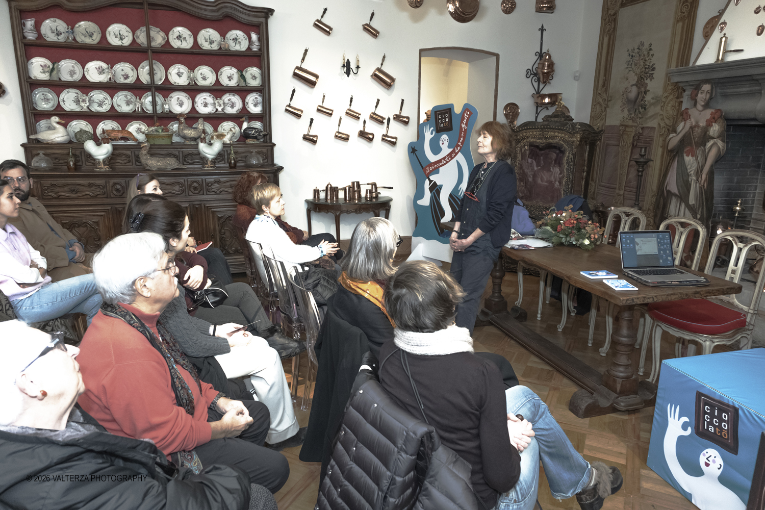 DSCF1918.jpg - 13/02/2026. Torino. Museo Accorsi-Ometto. Laboratorio di scrittura. Come scrivere un racconto dâ€™amore e glassarlo al cioccolato. Docente Stefania Bertola. Nella foto la docente Stefania Bertola illustra la metodologia di lavoro ai partecipanti