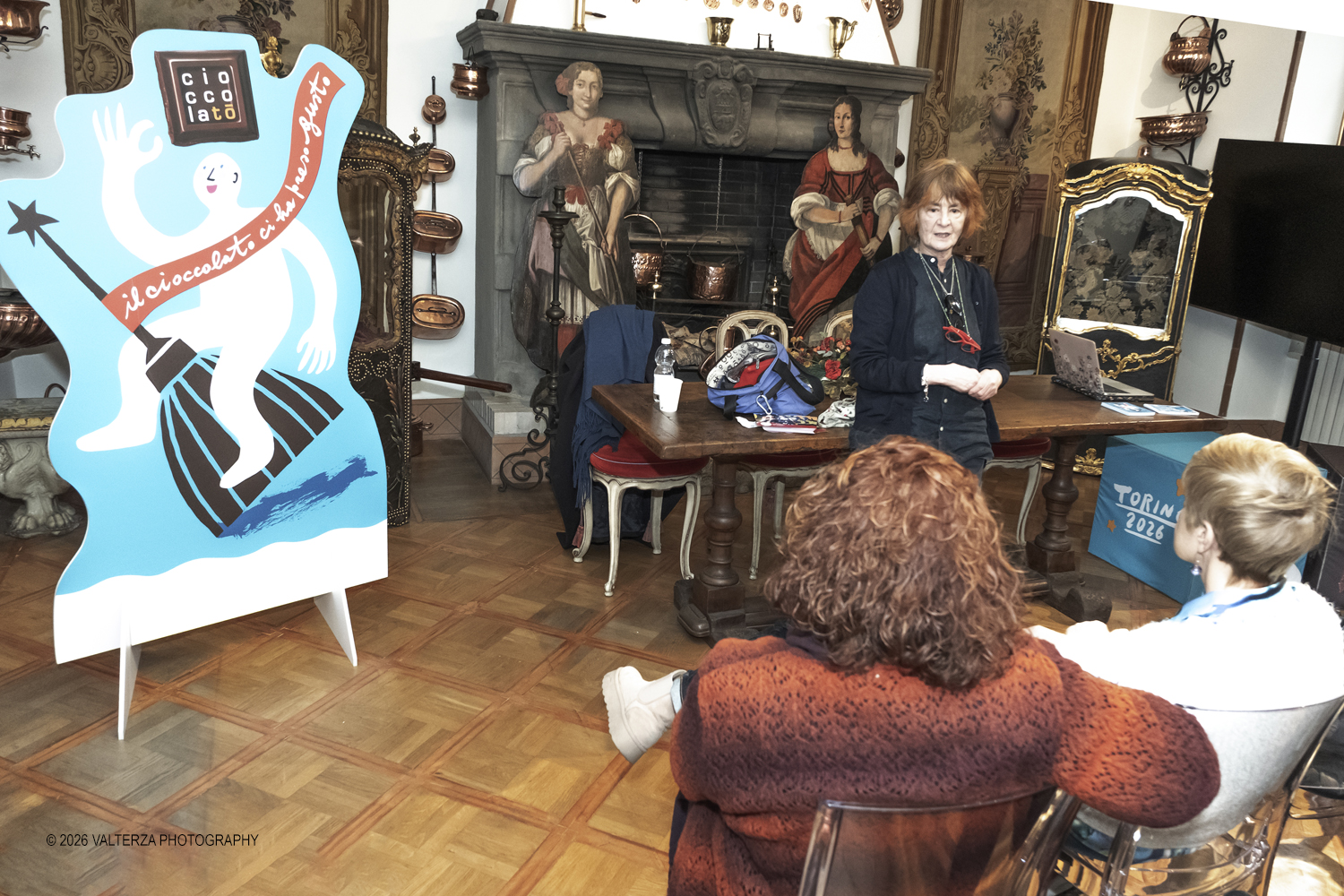 DSCF1925.jpg - 13/02/2026. Torino. Museo Accorsi-Ometto. Laboratorio di scrittura. Come scrivere un racconto dâ€™amore e glassarlo al cioccolato. Docente Stefania Bertola. Nella foto la docente Stefania Bertola illustra la metodologia di lavoro ai partecipanti