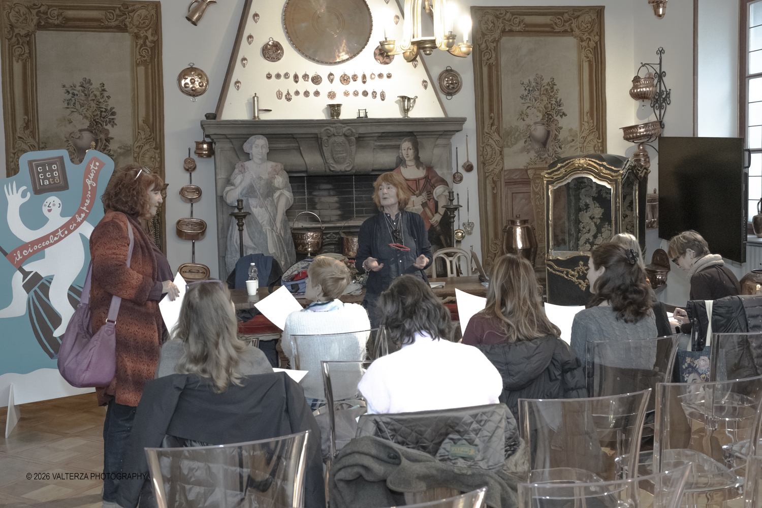 DSCF1931.jpg - 13/02/2026. Torino. Museo Accorsi-Ometto. Laboratorio di scrittura. Come scrivere un racconto dâ€™amore e glassarlo al cioccolato. Docente Stefania Bertola. Nella foto la docente Stefania Bertola illustra la metodologia di lavoro ai partecipanti