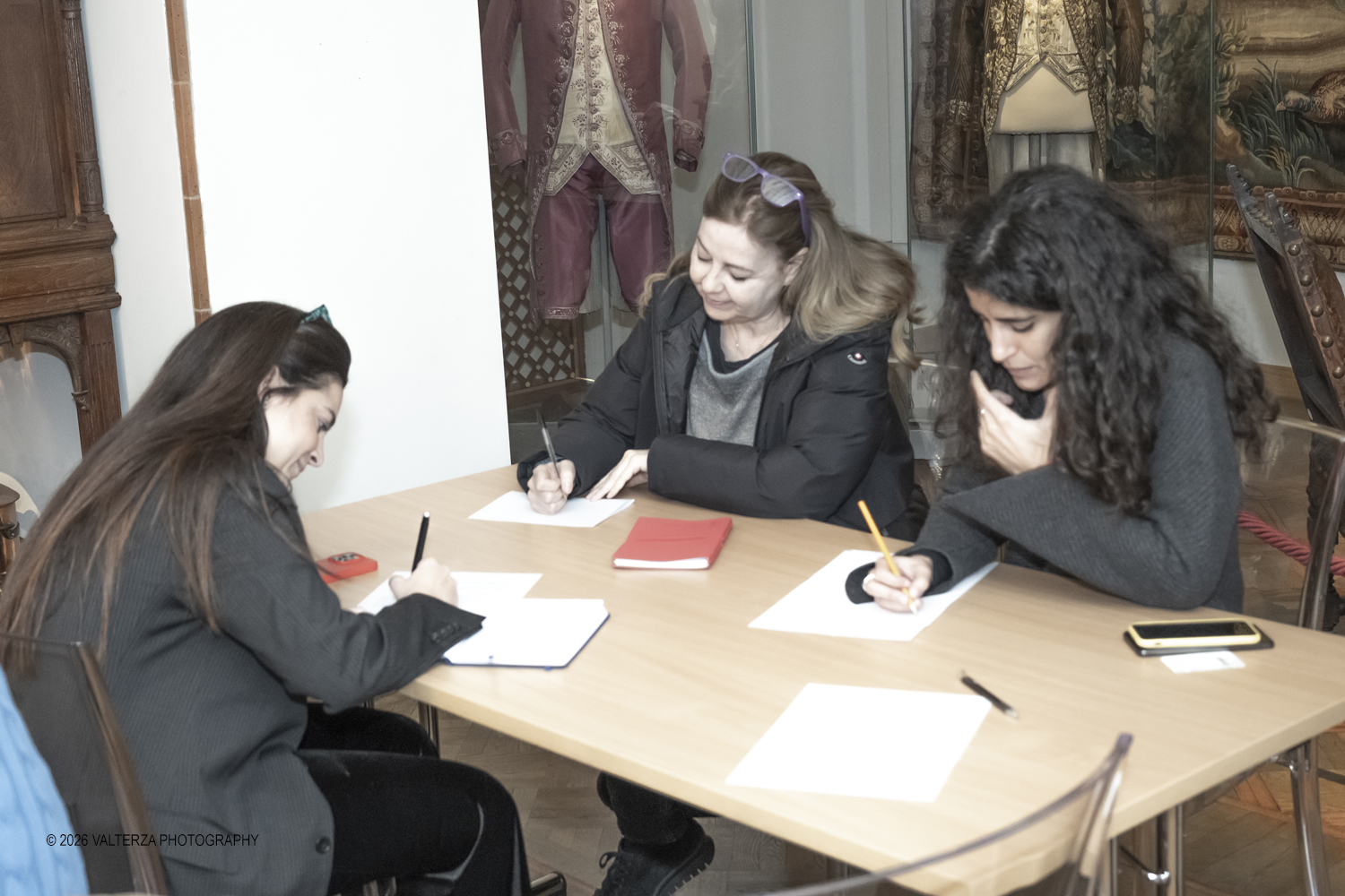 DSCF1957.jpg - 13/02/2026. Torino. Museo Accorsi-Ometto. Laboratorio di scrittura. Come scrivere un racconto dâ€™amore e glassarlo al cioccolato. Docente Stefania Bertola. Nella foto i partecipanti al lavoro per scrivere la loro storia