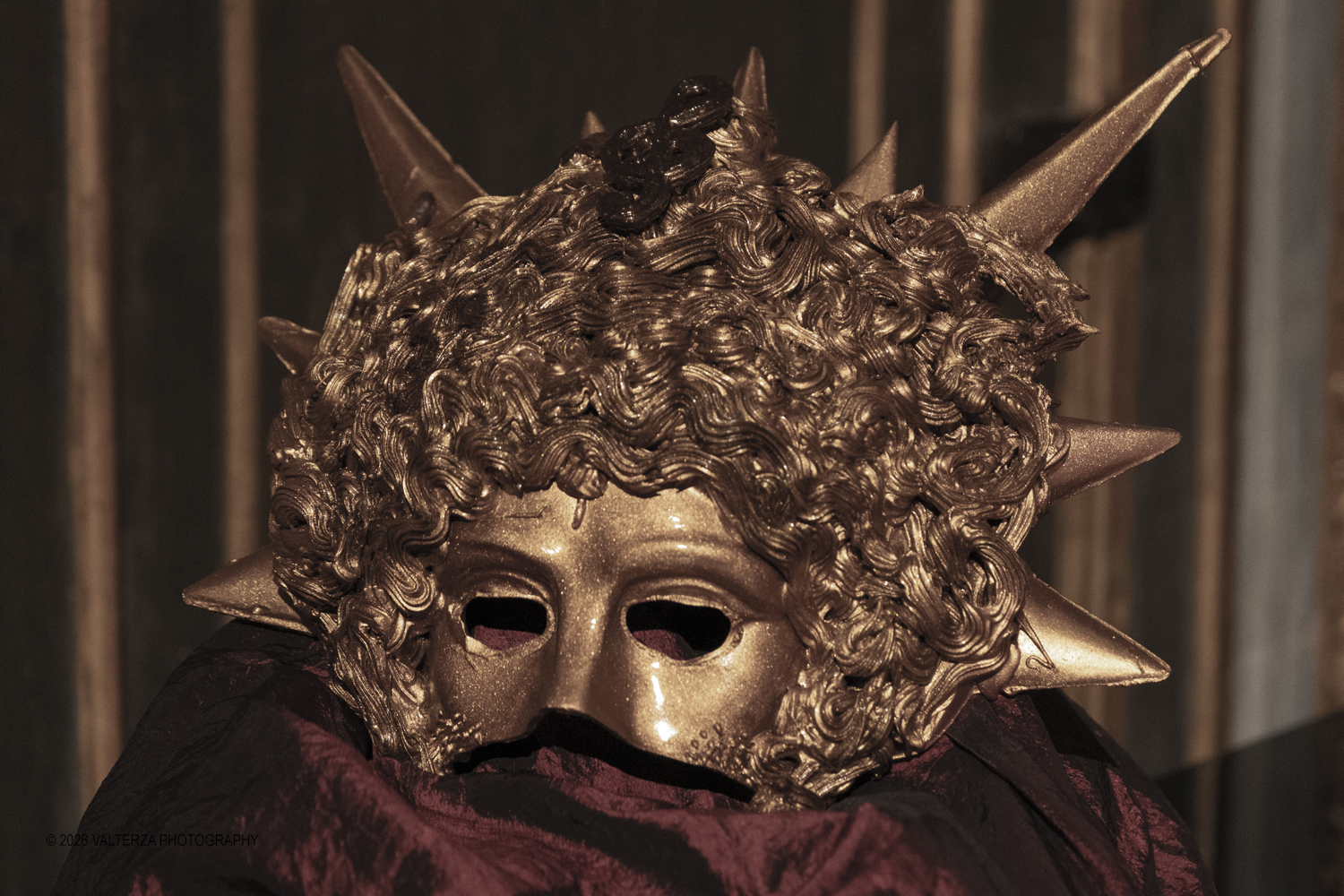 DSCF2038.jpg - 17/02/2026. Torino. A Palazzo Barolo nel Salone delle Feste, e' andato in scena Carnevale Barocco - Musica & Cioccolato, uno spettacolo che intreccia storia, musica e gusto a chiusura della manifestazione. Nella foto maschera carnevalesca di cioccolato
