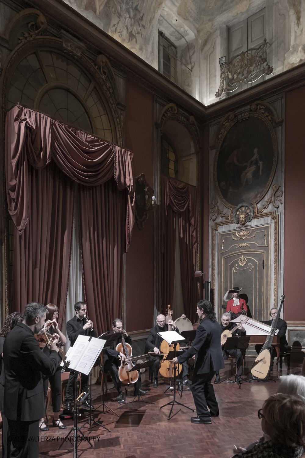 DSCF2390.jpg - 17/02/2026. Torino. A Palazzo Barolo nel Salone delle Feste, e' andato in scena  Carnevale Barocco - Musica & Cioccolato, uno spettacolo che intreccia storia, musica e gusto a chiusura della manifestazione. Nella foto un momento del concerto con intermezzi di storie del cioccolato