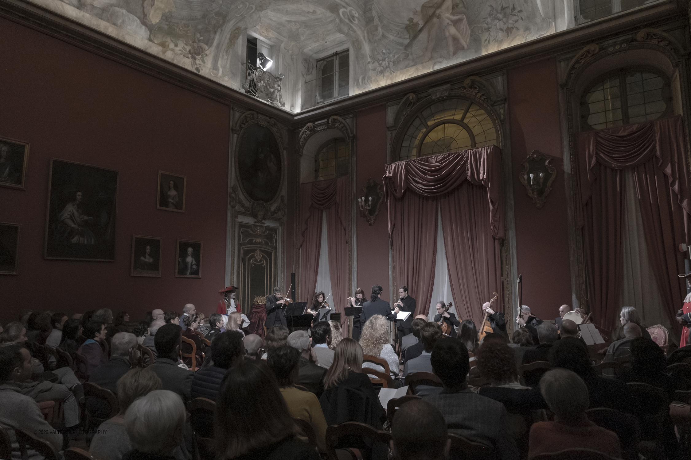 DSCF2412.jpg - 17/02/2026. Torino. A Palazzo Barolo nel Salone delle Feste, e' andato in scena  Carnevale Barocco - Musica & Cioccolato, uno spettacolo che intreccia storia, musica e gusto a chiusura della manifestazione. Nella foto un momento del concerto con intermezzi di storie del cioccolato