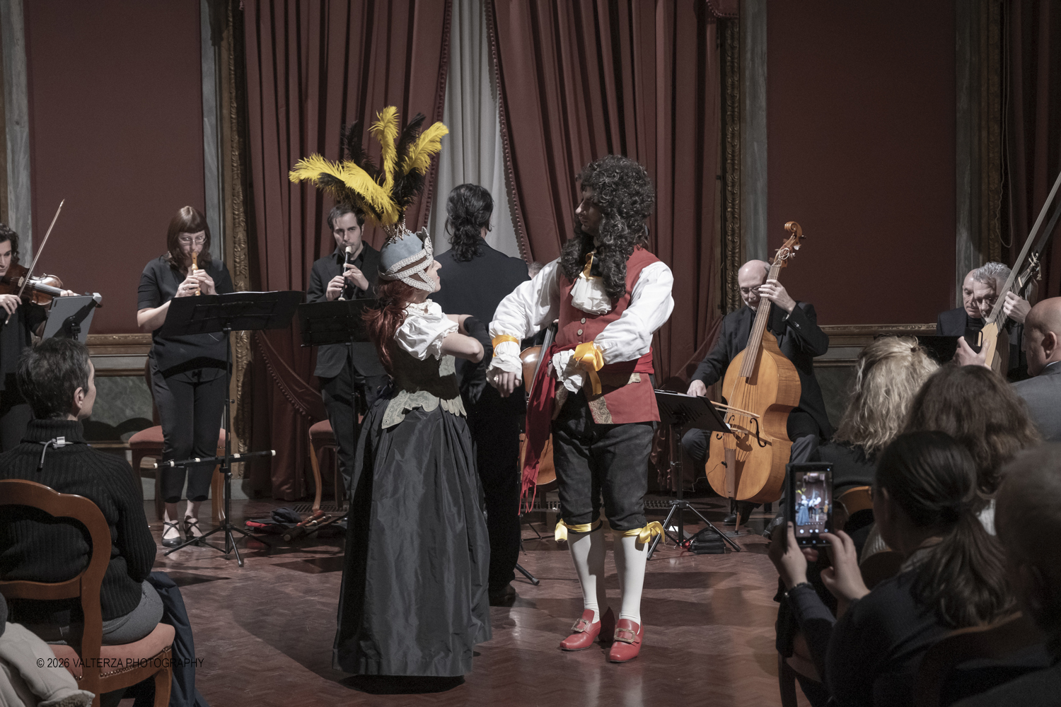 DSCF2485.jpg - 17/02/2026. Torino. A Palazzo Barolo nel Salone delle Feste, e' andato in scena  Carnevale Barocco - Musica & Cioccolato, uno spettacolo che intreccia storia, musica e gusto a chiusura della manifestazione. Nella foto balli d'epoca di due dei rievocatori