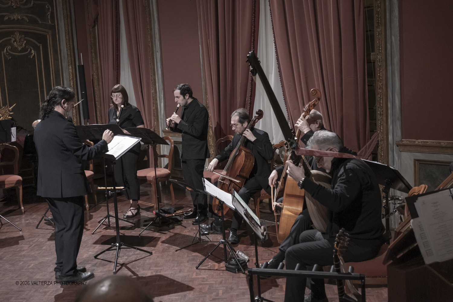 DSCF2537.jpg - 17/02/2026. Torino. A Palazzo Barolo nel Salone delle Feste, e' andato in scena  Carnevale Barocco - Musica & Cioccolato, uno spettacolo che intreccia storia, musica e gusto a chiusura della manifestazione. Nella foto un momento del concerto con intermezzi di storie del cioccolato