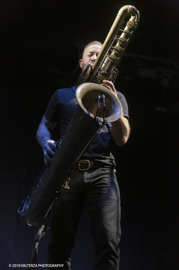 _X9B7041.jpg - 04/04/2019. Rivoli. Colin Stetson, considerato una leggenda vivente per il suo talento innovatore, Colin Stetson ha collaborato con decine di artisti tra cui Tom Waits, Arcade Fire, TV on the Radio, Feist, Bon Iver e The National. Nel 2008 ha pubblicato il suo primo album solista ed Ã¨ entrato immediatamente nella short-list dei finalisti per il Polaris Music Prize. Nella foto Colin Stetson al sax