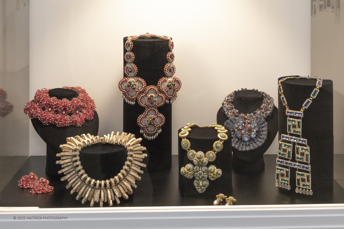 _Z3A5154.jpg - 15/12/2025. Torino. Presentazione del volume Costume Jewelry. The Collection of Patrizia Sandretto Re Rebaudengo edito da TASCHEN. Nella foto Collane del Designer William de Lillo pubblicate nel libro in esposiozione