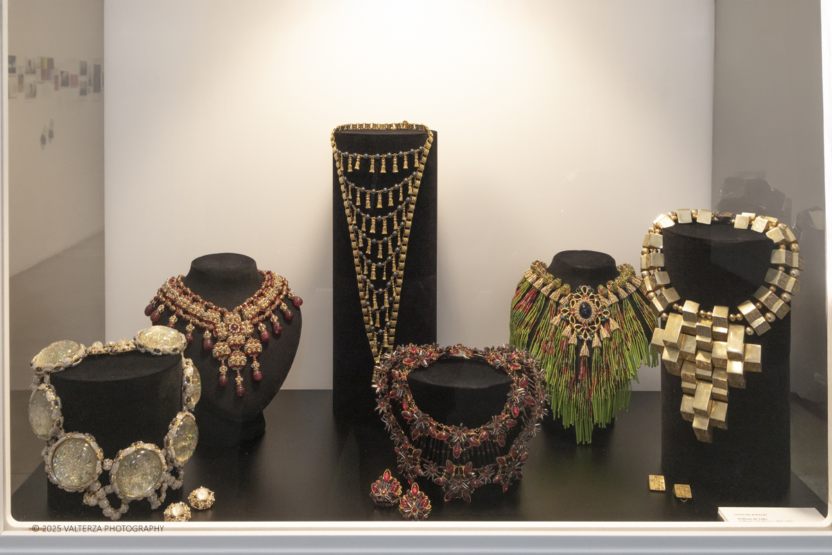 _Z3A5164.jpg - 15/12/2025. Torino. Presentazione del volume Costume Jewelry. The Collection of Patrizia Sandretto Re Rebaudengo edito da TASCHEN. Nella foto Collane del Designer William de Lillo pubblicate nel libro in esposiozione