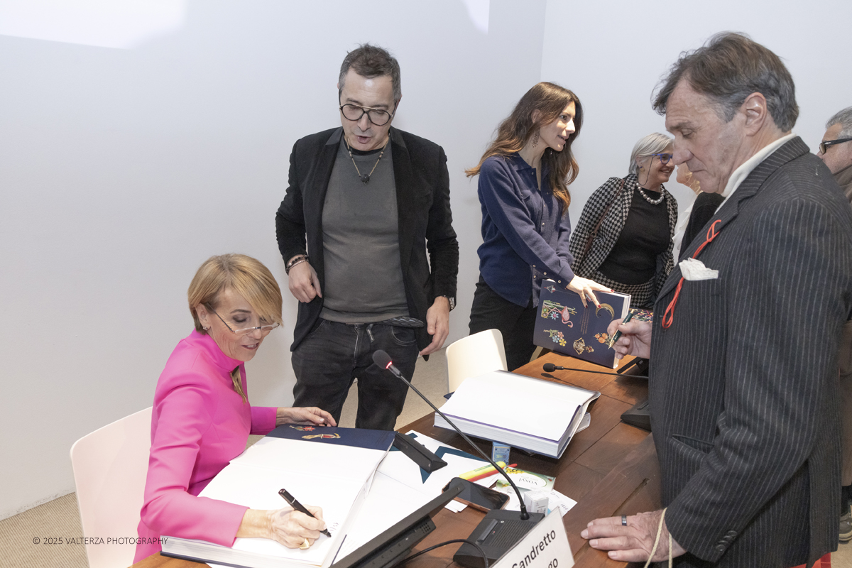 _Z3A5238.jpg - 15/12/2025. Torino. Presentazione del volume Costume Jewelry. The Collection of Patrizia Sandretto Re Rebaudengo edito da TASCHEN. Nella foto un momento del firmalibro