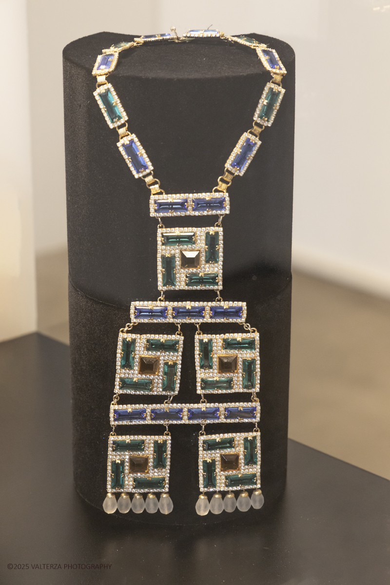 _Z3A5258.jpg - 15/12/2025. Torino. Presentazione del volume Costume Jewelry. The Collection of Patrizia Sandretto Re Rebaudengo edito da TASCHEN. Nella foto Collane del Designer William de Lillo pubblicate nel libro in esposiozione