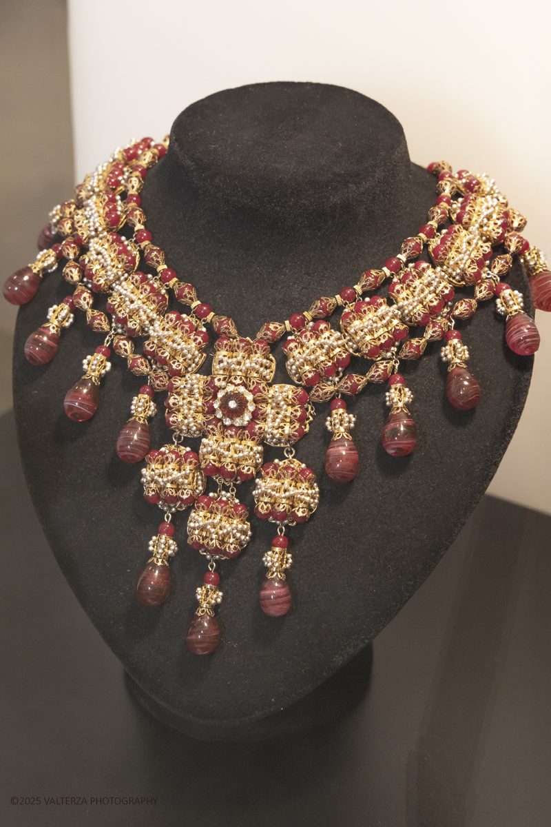 _Z3A5274.jpg - 15/12/2025. Torino. Presentazione del volume Costume Jewelry. The Collection of Patrizia Sandretto Re Rebaudengo edito da TASCHEN. Nella foto Collane del Designer William de Lillo pubblicate nel libro in esposiozione