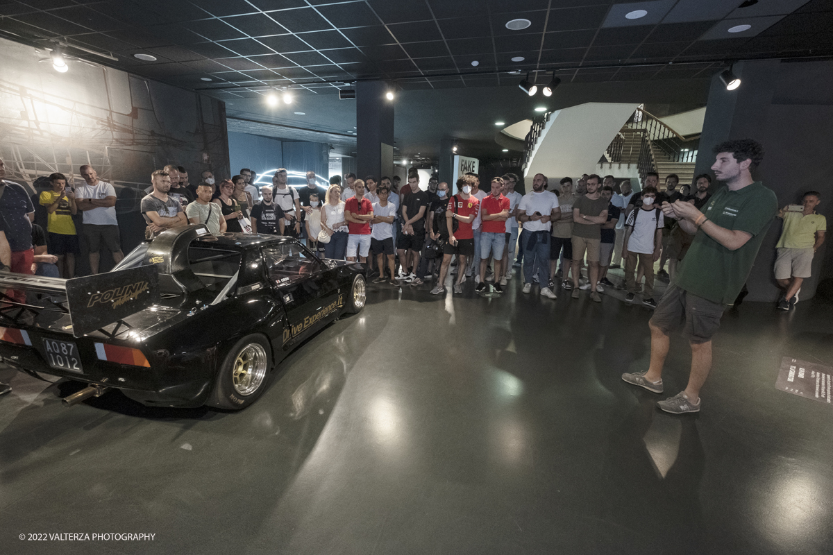 _DSF0700.jpg - 16/07/2022. Torino. Fondatore della â€œDrive Experience Academyâ€� e ideatore di seguitissimi format social come â€œDal pollaio alla pistaâ€� e â€œLe Regineâ€�, Davide Cironi racconta la sua vita tra le auto e i motori nel corner â€œDriveExperienceâ€� al MAUTO, dove a rotazione saranno esposte le vetture protagoniste delle sue appassionanti storie- Nella foto Davide Cironi raccconta della sua esperienza con  la Fiat X 1/9