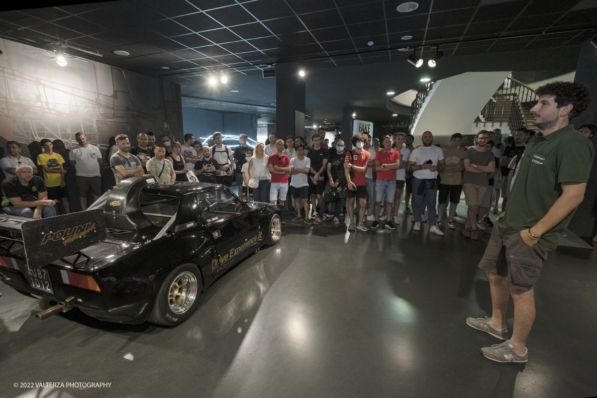 _DSF0708.jpg - 16/07/2022. Torino. Fondatore della â€œDrive Experience Academyâ€� e ideatore di seguitissimi format social come â€œDal pollaio alla pistaâ€� e â€œLe Regineâ€�, Davide Cironi racconta la sua vita tra le auto e i motori nel corner â€œDriveExperienceâ€� al MAUTO, dove a rotazione saranno esposte le vetture protagoniste delle sue appassionanti storie- Nella foto Davide Cironi raccconta della sua esperienza con  la Fiat X 1/9