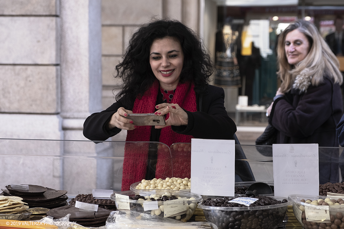 _DSF9376_pp.jpg - 22/03/2019.TORINO. Giornata inaugurale dell secoda edizione dei DOLCI PORTICI. Nella foto  la bravissima Luisa Cicero ,Gabinetto della Sindaca ,Ufficio Stampa Giunta Comunale al lavoro dopo il taglio del natro per inaugurare l'evento.