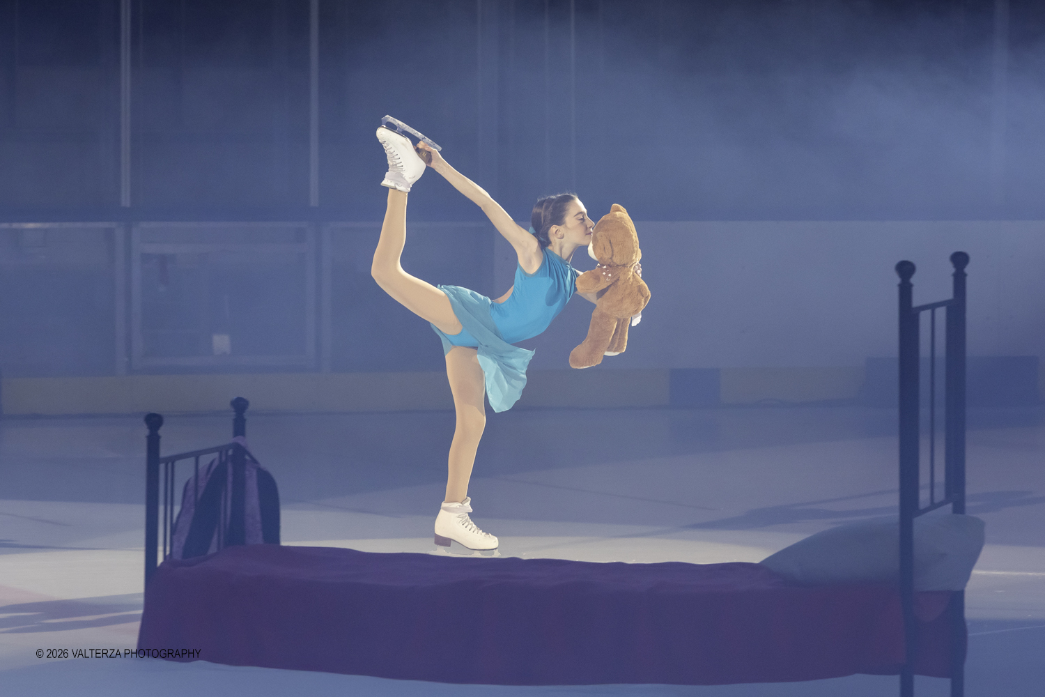 _G5A6900.jpg - 16/01/2026. Torino. " Dreams on Ice" La storia di Dreams on Ice (edizione 2026) Ã¨ concepita come un racconto emozionale  che celebra la fantasia dei bambini. Nella foto Bimba con il suo orsetto Pattinatrice Delia