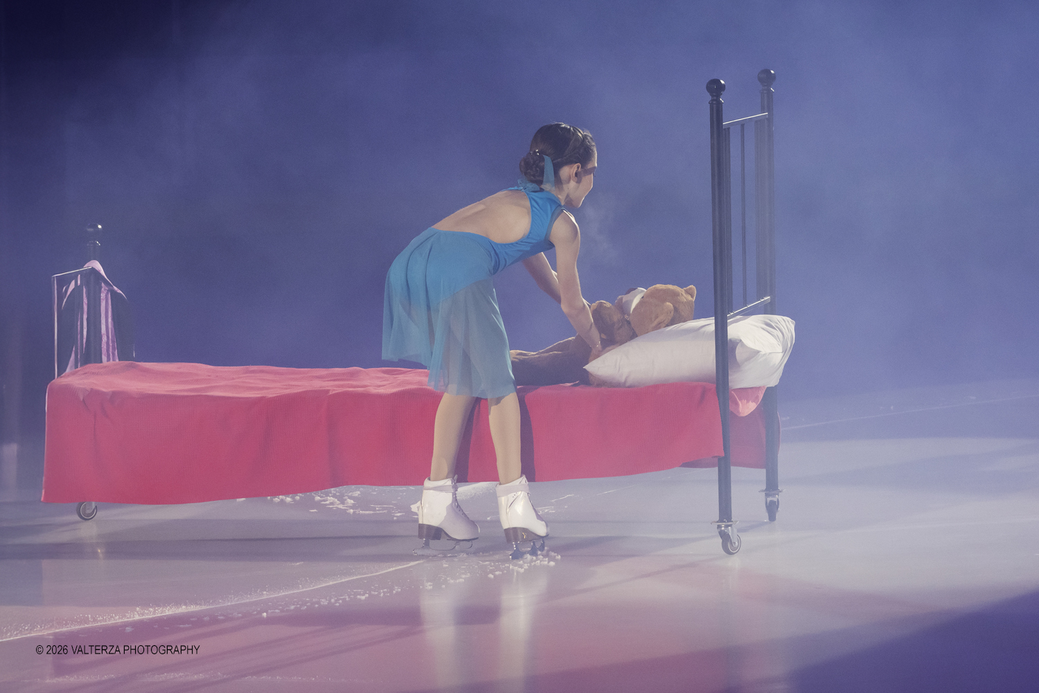 _G5A6922.jpg - 16/01/2026. Torino. " Dreams on Ice" La storia di Dreams on Ice (edizione 2026) Ã¨ concepita come un racconto emozionale  che celebra la fantasia dei bambini. Nella foto Bimba con il suo orsetto Pattinatrice Delia